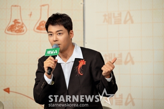방송인 전현무가 29일 진행된 채널A 예능 &#039;브레인 아카데미&#039; 온라인 제작발표회에 참석해 질의응답을 하고 있다. /사진제공=채널A 2025.05.29 /사진=김휘선 hwijpg@