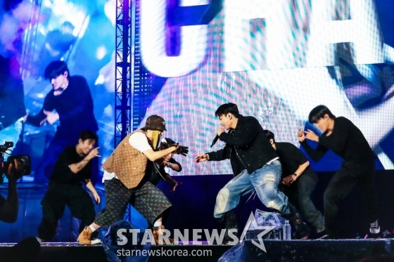 방탄소년단 제이홉이 13일 경기도 고양시 일산서구 고양종합운동장 주경기장에서 진행된 월드투어 앙코르 콘서트 &#039;제이홉 투어 &#039;홉 온 더 스테이지&#039; 파이널(j-hope Tour &#039;HOPE ON THE STAGE&#039; FINAL)&#039;에서 멋진 공연을 펼치고 있다. /사진제공=하이브 2025.06.13 /사진=이동훈 photoguy@