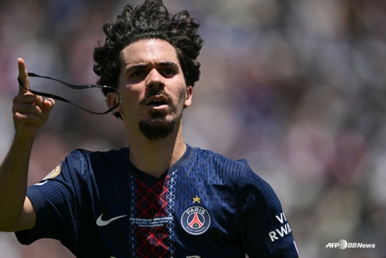 PSG 미드필더 비티냐의 골 세리머니. /AFPBBNews=뉴스1