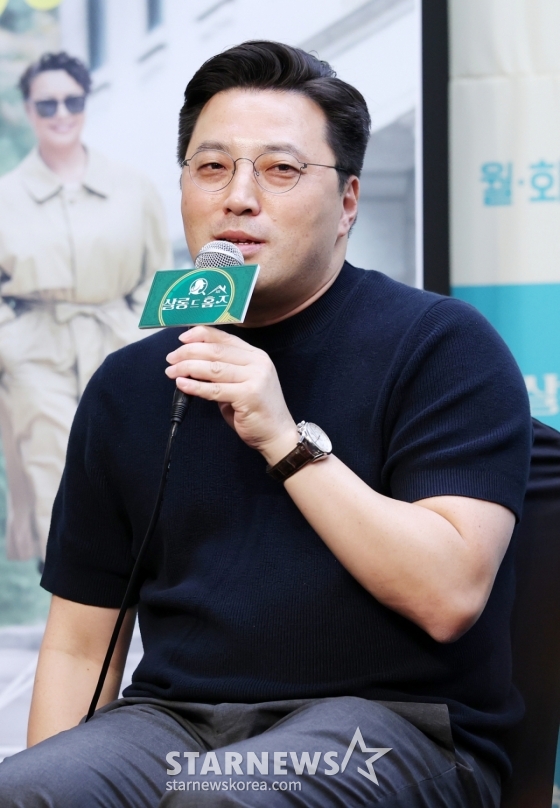 민진기 감독이 16일 서울 마포구 스탠포드호텔에서 진행된 ENA 드라마 &#039;살롱 드 홈즈&#039; 제작발표회에서 질의응답을 하고 있다. /2025.06.16 /사진=김휘선 hwijpg@