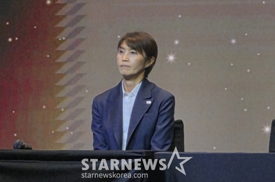 요시하라 도모코 흥국생명 신임 감독. /사진=김명석 기자