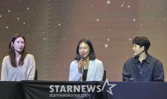 16일 서울 영등포구 글래드 여의도에서 진행된 2024~2025 프로배구 V리그 통합우승 축승연에 참석한 흥국생명 김수지(왼쪽부터), 이고은, 신연경. /사진=김명석 기자