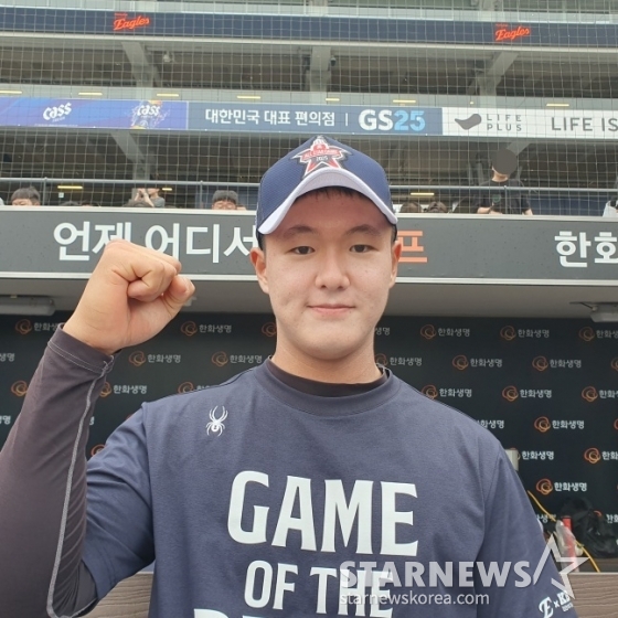 인천고 김지석이 지난 2일 대전 한화생명 볼파크에서 열린 2025 제3회 한화 이글스배 고교·대학 올스타전을 앞두고 취재진과 인터뷰했다. /사진=김동윤 기자