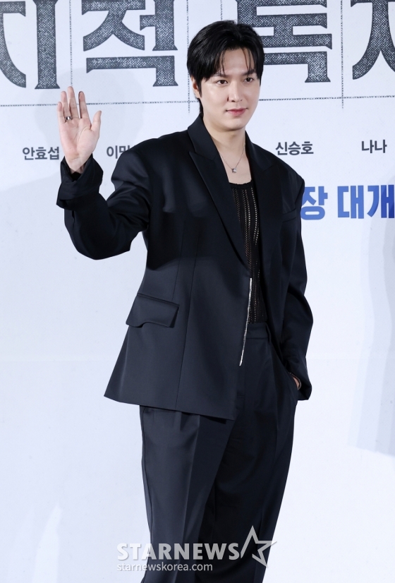 배우 이민호가 17일 서울 광진구 롯데시네마 건대입구에서 진행된 영화 &#039;전지적 독자 시점(김병우 감독)&#039; 제작보고회에 참석해 포즈를 취하고 있다. /2025.06.17 /사진=김휘선 hwijpg@