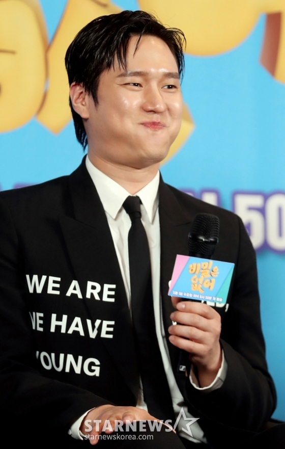 배우 도경표가 30일 오후 서울 영등포구 라마다 서울 신도림 호텔에서 열린 JTBC 수목드라마 &#039;비밀은 없어&#039; 제작발표회에 참석해 포즈를 취하고 있다.  드라마 &#039;비밀은 없어&#039; 는 통제 불능 혓바닥 헐크가 된 아나운서 송기백이 열정 충만 예능작가 온우주를 만나며 겪게 되는 유치하고 발칙한 인생 반전 코믹 멜로 드라마로 오는 5월 1일  첫 방송된다. 2024.04.30 /사진=임성균