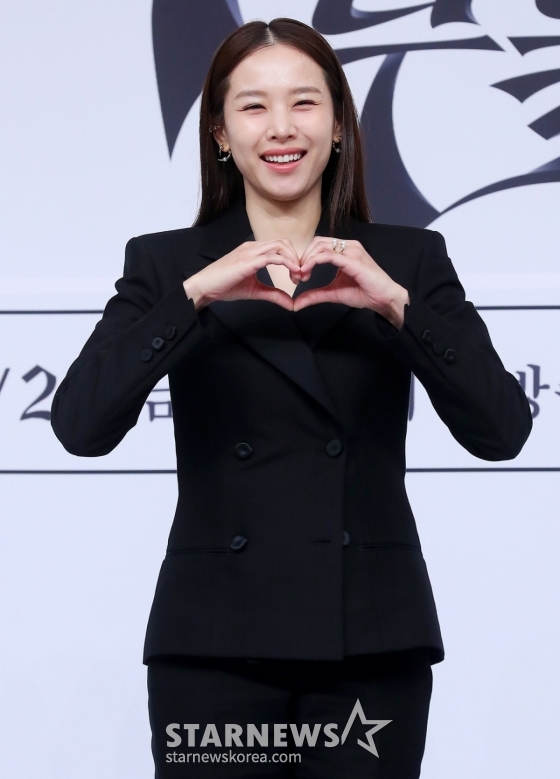 배우 조윤희가 27일 오후 서울 양천구 목동 SBS 사옥에서 진행된 금토드라마 &#039;7인의 부활&#039; 제작발표회에 참석해 포즈를 취하고 있다.  &#039;7인의 부활&#039;은 지난해 11월 종영한 &#039;7인의 탈출&#039;이 리셋된 복수의 판, 다시 태어난 7인의 처절하고도 강렬한 공조를 그린 작품이다. 오는 29일 첫 방송. 2024.03.27 /사진=김창현