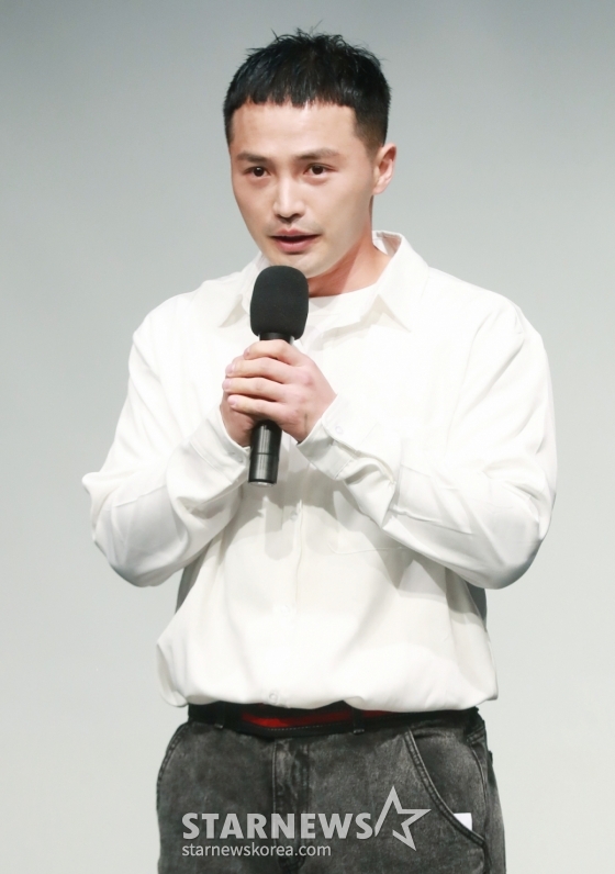 부모의 빚투 논란으로 6년간 활동을 중단했던 래퍼 마이크로닷이 24일 오후 서울 구로구 한 공연장에서 진행된 새 EP 앨범 &#039;다크사이드&#039;(DARKSIDE) 발매기념 쇼케이스 및 기자간담회에서 사과를 하고 있다. /2024.06.24 /사진=이동훈