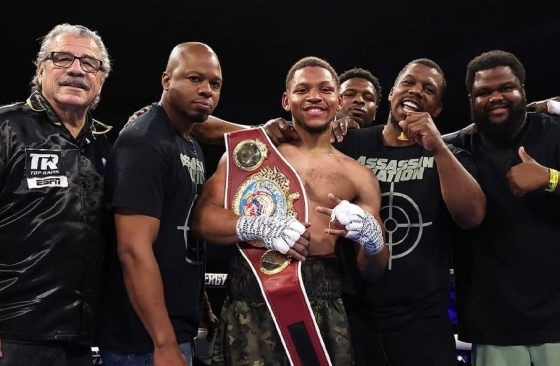 웰터급 챔피언 벨트를 쥔 브라이언 노먼 주니어(가운데). /사진=WBO 공식 홈페이지