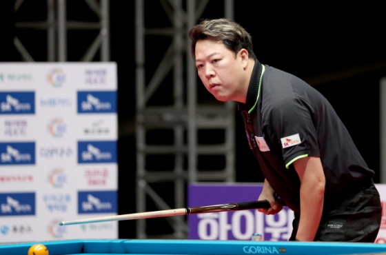 19일 우리금융캐피탈 PBA 챔피언십 64강에서 샷을 준비하고 있는 강동궁. /사진=PBA 투어 제공