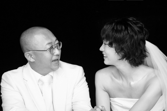 /사진=포토그래퍼 김영준, 최여진 드레스 &#039;하우스오브에이미&#039;, 김재욱 턱시도 &#039;아틀레&#039;, 커플캐주얼 &#039;애프터무브먼트&#039;