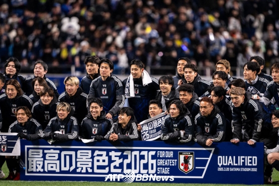 지난 3월 2026 국제축구연맹(FIFA) 북중미 월드컵 본선 진출을 확정한 뒤 기뻐하고 있는 일본 축구대표팀 선수들. /AFPBBNews=뉴스1