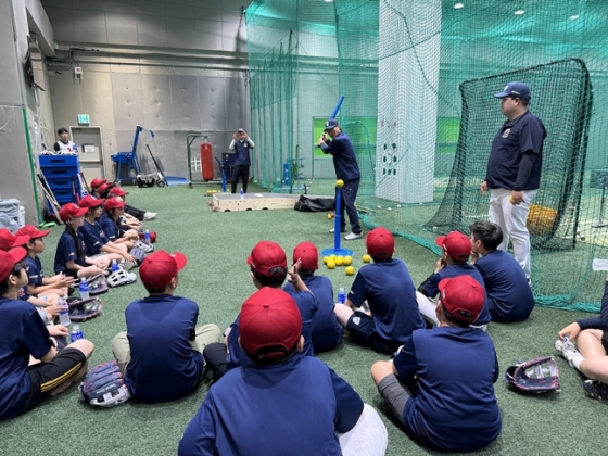 KIA 타이거즈 키즈클럽 티볼 원데이클래스.강사로 참가한 김종모의 모습. /사진=KBO