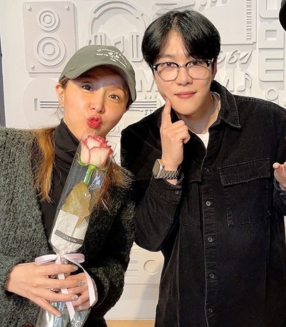 신지(왼쪽)와 문원 /사진=&#039;싱글벙글쇼&#039;