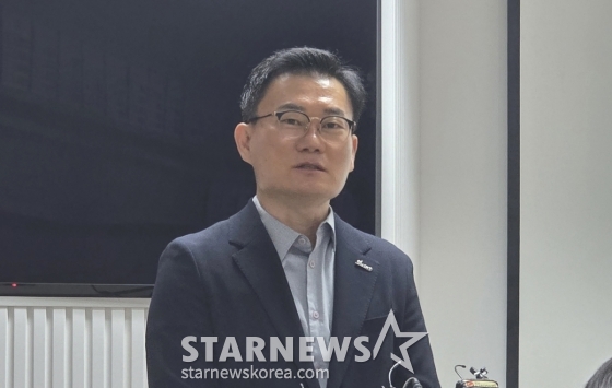 권철근 OK저축은행 프로배구단 단장이 24일 서울 마포구 상암동 KGIT센터 한국배구연맹(KOVO) 기자실에서 부산 연고 이전 관련 입장을 발표하고 있다. /김명석 기자