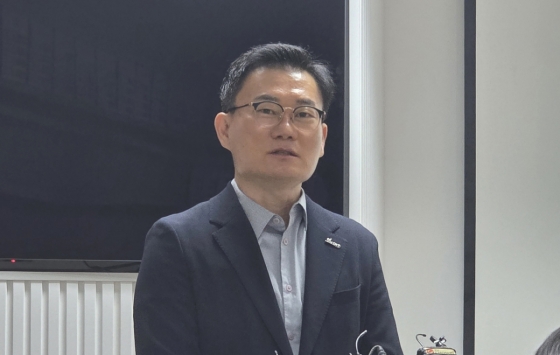 권철근 OK저축은행 프로배구단 단장이 24일 서울 마포구 상암동 KGIT센터 한국배구연맹(KOVO) 기자실에서 부산 연고 이전 관련 입장을 발표하고 있다. /김명석 기자 