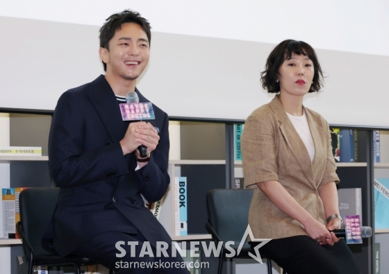 박천휴 작가, 한경숙 프로듀서가 24일 오후 서울 중구 커뮤니티하우스 마실에서 진행된 뮤지컬 &#039;어쩌면 해피엔딩&#039; 제78회 토니상 6관왕 기념 기자 간담회에 참석해 질문에 답하고 있다. /2025.06.24 /사진=이동훈 photoguy@
