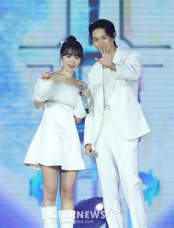 르세라핌 김채원, 배우 주원이 &#039;제9회 아시아 아티스트 어워즈&#039;(The 9th Asia Artist Awards, 이하 &#039;AAA 2024&#039;)&#039;에 참석해 무대를 선보이고 있다. 2024.12.27 /사진=김창현 chmt@
