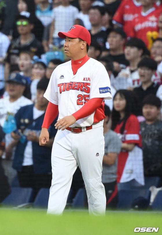 2019년 올스타전에서 당시 이범호 코치가 1루 주루 코치를 맡고 있다.