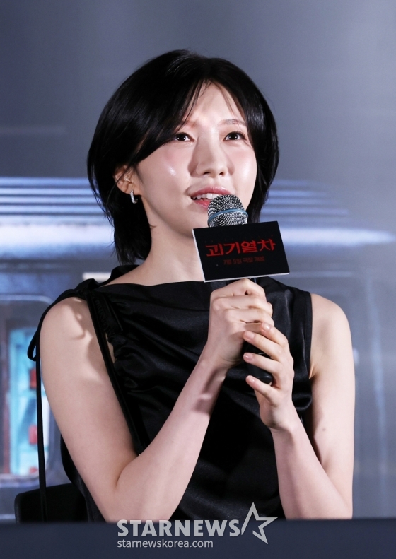 배우 주현영이 24일 오후 서울 용산구 CGV 용산아이파크몰에서 열린 영화 &#039;괴기열차&#039;(감독 탁세웅) 언론시사회에서 질의응답을 하고 있다. /2025.06.24 /사진=김휘선 hwijpg@