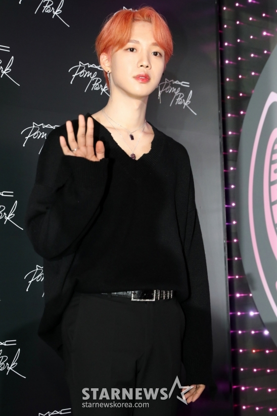 그룹 AB6IX 임영민이 1일 오후 서울 강남구 SJ쿤스트할레에서 열린 글로벌 메이크업 브랜드의 &#039;맥 포니 컬렉션&#039; 출시 행사에 참석하고 있다.