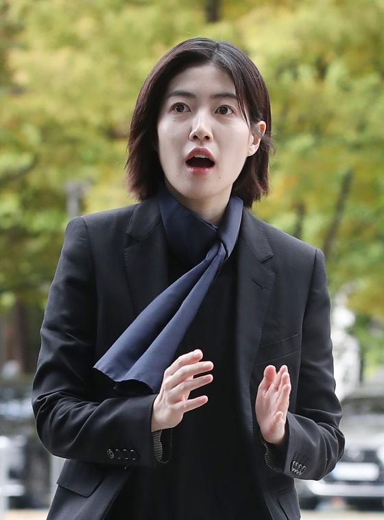 (서울=뉴스1) 권현진 기자 = 배우 심은경이 &#039;더킬러스&#039; 홍보를 위해 23일 서울 양천구 SBS목동에 도착해 라디오 &#039;박하선의 씨네타운&#039; 스튜디오로 이동하고 있다. 2024.10.23/뉴스1  Copyright (C) 뉴스1. All rights reserved. 무단 전재 및 재배포,  AI학습 이용 금지. /사진=(서울=뉴스1) 권현진 기자