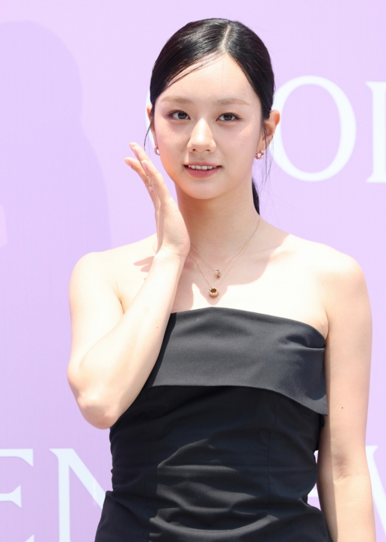 (서울=뉴스1) 권현진 기자 = 배우 혜리가 18일 서울 성동구 MM성수에서 열린 골든듀 ‘듀이터널스 &amp; 펄시피아’ 팝업행사에 참석해 포즈를 취하고 있다. 2025.6.18/뉴스1  Copyright (C) 뉴스1. All rights reserved. 무단 전재 및 재배포,  AI학습 이용 금지. /사진=(서울=뉴스1) 권현진 기자