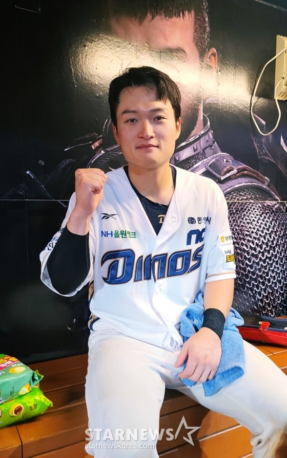 NC 다이노스 포수 안중열이 27일 인터뷰에 앞서 포즈를 취하고 있다. /사진=김우종 기자