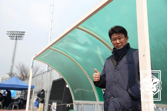 건국대학교 감독 시절 이상윤 해설위원. /사진=대한축구협회 제공