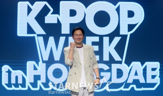 [서울=뉴시스] 김혜진 기자 = 개그맨 윤형빈이 23일 오후 서울 마포구 H-스테이지에서 열린 &#039;K팝 위크 인 홍대&#039; 기자간담회에서 포즈를 취하고 있다. 2025.04.23. jini@newsis.com /사진=김혜진