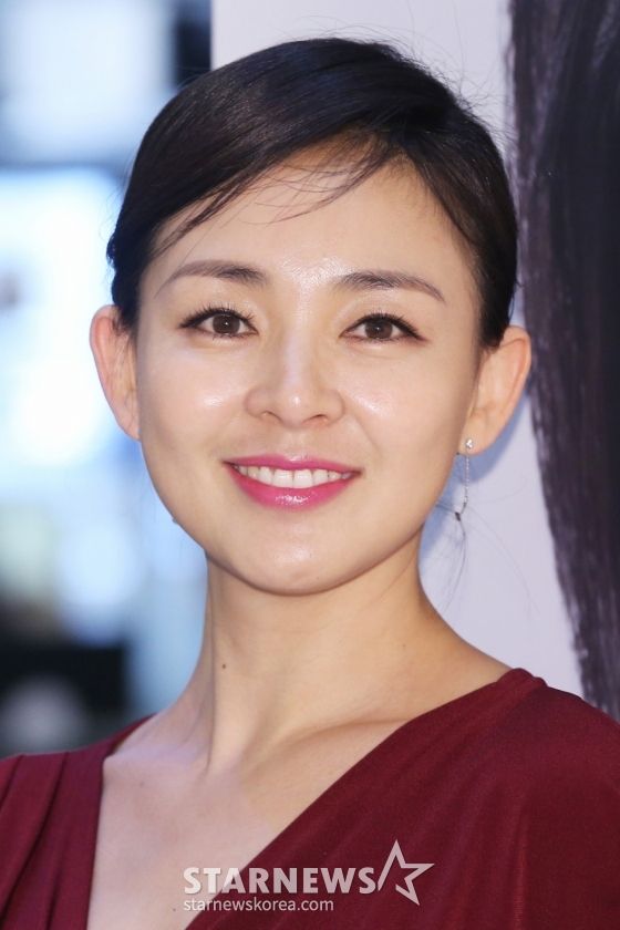 $ 모델 야노 시호가 2일 오후 서울 중구 소공동 롯데백화점에서 열린 &#039;SK-II 스킨 DNA 카운셀링 및 시크릿 키 런칭 행사&#039;에 참석해 포즈를 취하고 있다. /사진=이기범 기자 leekb@