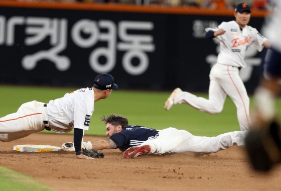 두산 베어스 외국인 타자 제이크 케이브(가운데). /사진=두산 베어스 제공