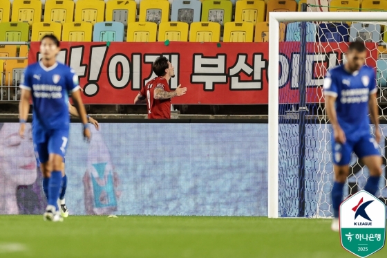 곤잘로가 수원 삼성전 후반 추가시간 동점골을 넣고 세리머니하고 있다. /사진=한국프로축구연맹 제공
