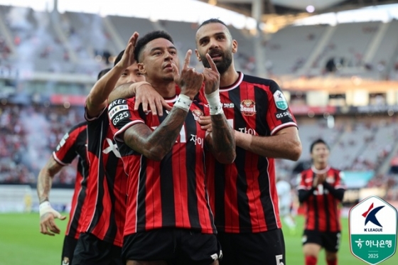 기뻐하는 FC서울 선수단. /사진=한국프로축구연맹 제공