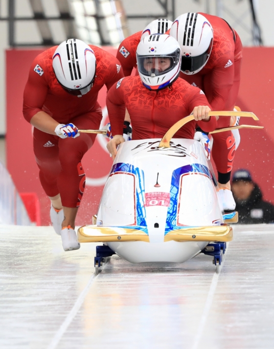 원윤종 국제올림픽위원회(IOC) 선수위원 후보의 봅슬레이 국가대표팀 시절(맨 앞). /사진=대한체육회 제공