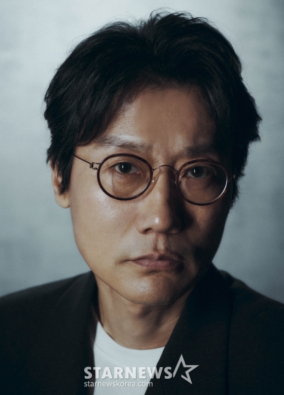 넷플릭스 오리지널 시리즈 오징어게임 시즌3의 황동혁 감독이 30일 진행된 라운드 인터뷰를 위해 포즈를 취하고 있다. /사진제공=넷플릭스 2025.06.30 /사진=이동훈 photoguy@