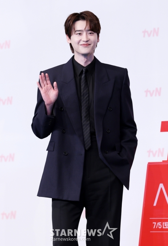 배우 이종석이 1일 서울 영등포구 더링크서울 트리뷰트포트폴리오 호텔에서 열린 tvN 새 토일드라마 &#039;서초동&#039; 제작발표회에 참석해 포즈를 취하고 있다. /2025.07.01 /사진=김휘선 hwijpg@