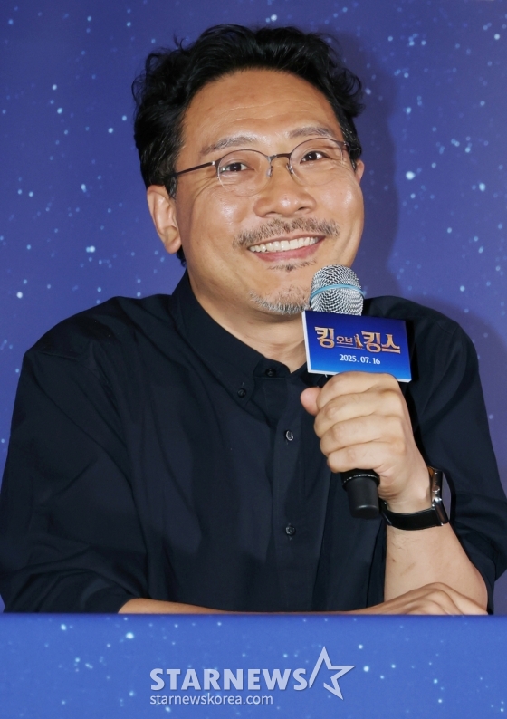 애니메이션 &#039;킹 오브 킹스&#039;의 장성호 감독이 2일 오후 서울 CGV용산아이파크몰에서 진행된 시사회에서 질문에 답하고 있다.  &#039;킹 오브 킹스&#039;는 영국의 뛰어난 작가 찰스 디킨스가 막내아들 월터와 함께 2000년 전 가장 위대한 이야기 속으로 떠나는 여행을 그린 글로벌 흥행작 K-애니메이션으로 오는 16일 개봉한다. /2025.07.02 /사진=이동훈 photoguy@