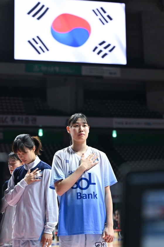 홍유순(오른쪽). /사진=WKBL 제공