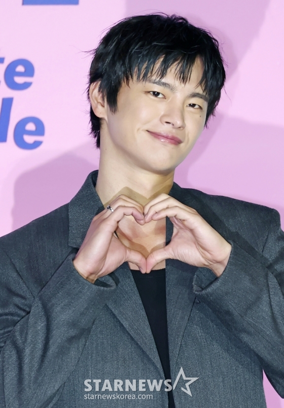 베우 서인국이 3일 오후 서울 CGV용산아이파크몰에서 진행된 넷플릭스 예능 &#039;모태솔로지만 연애는 하고 싶어&#039; 제작발표회에 참석해 포즈를 취하고 있다.  연애가 서툰 모태솔로들의 인생 첫 연애를 돕는 메이크오버 연애 리얼리티 예능 ‘모태솔로지만 연애는 하고 싶어’는 오는 8일 공개된다. /2025.07.03 /사진=이동훈 photoguy@