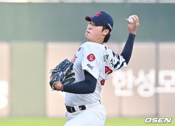 롯데 이민석이 3일 사직 LG전에서 역투하고 있다. 