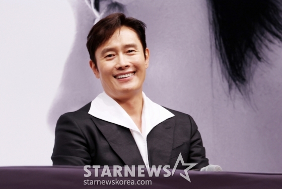 배우 이병헌이 4일 경기 부천시 현대백화점 중동점에서 진행된 &#039;제29회 부천국제판타스틱영화제&#039; 더 마스터 이병헌 특별전 기자회견에 참석해 질의응답을 하고 있다. /2025.07.04 /사진=김휘선 hwijpg@