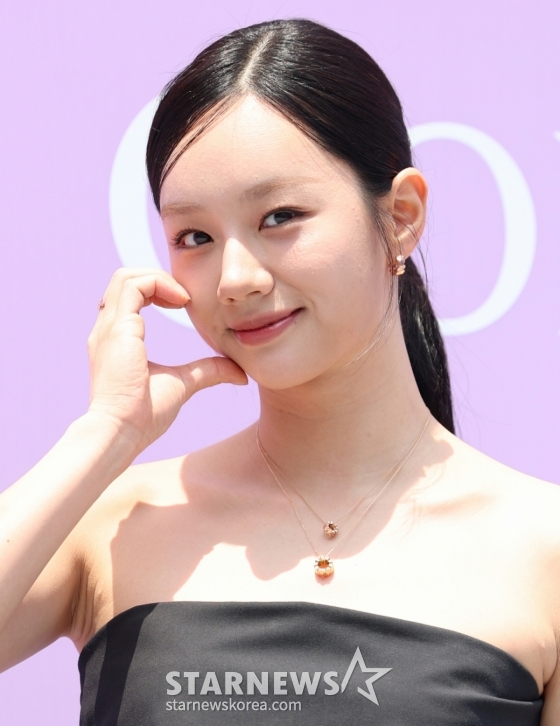 (서울=뉴스1) 권현진 기자 = 배우 혜리가 18일 서울 성동구 MM성수에서 열린 골든듀 ‘듀이터널스 &amp; 펄시피아’ 팝업행사에 참석해 포즈를 취하고 있다. 2025.6.18/뉴스1  Copyright (C) 뉴스1. All rights reserved. 무단 전재 및 재배포,  AI학습 이용 금지. /사진=(서울=뉴스1) 권현진 기자