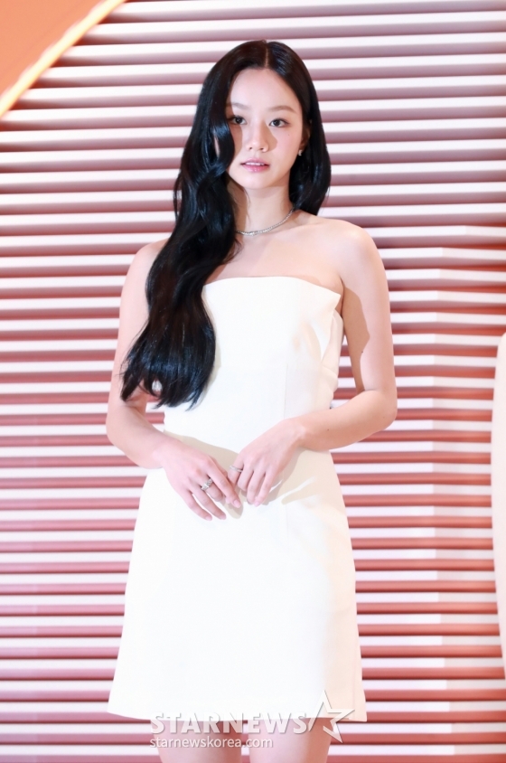 배우 혜리가 4일 오후 서울 송파구 롯데 에비뉴엘 잠실점에서 열린 한 뷰티 브랜드 팝업스토어 오픈기념 행사에 참석해 포즈를 취하고 있다. /2025.4.10 /사진=이동훈 photoguy@