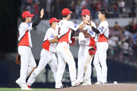 5일 광주 롯데전에서 승리한 뒤 기뻐하는 KIA 타이거즈 선수들. /사진=KIA 타이거즈 제공