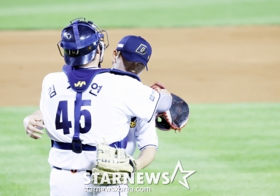 두산 마무리 김택연이 6일 잠실구장에서 열린 2025 KBO 리그 두산 베어스와 KT 위즈의 경기에서 9회초 구원 등판, 팀 승리를 지켜내고 있다. /사진=강영조 선임기자 