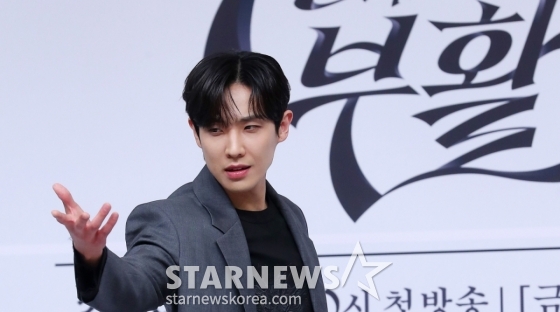 배우 이준이 27일 오후 서울 양천구 목동 SBS 사옥에서 진행된 금토드라마 &#039;7인의 부활&#039; 제작발표회에 참석해 포즈를 취하고 있다.  &#039;7인의 부활&#039;은 지난해 11월 종영한 &#039;7인의 탈출&#039;이 리셋된 복수의 판, 다시 태어난 7인의 처절하고도 강렬한 공조를 그린 작품이다. 오는 29일 첫 방송. 2024.03.27 /사진=김창현