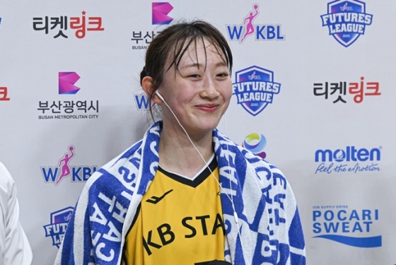KB스타즈 이채은이 6일 신한은행전 승리 후 방송 인터뷰를 하고 있다. /사진=WKBL 제공 