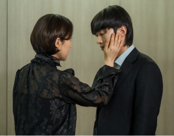 왼쪽부터 염정아, 덱스 /사진=ENA &#039;아이쇼핑&#039;