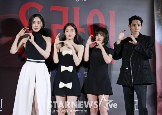 배우 이다희, 아린, 이은샘, 이수혁이 7일 오후 서울 CGV용산아이파크몰에서 진행된 웨이브 오리지널 시리즈 &#039;S라인&#039; 제작발표회에 참석해 포즈를 취하고 있다. /2025.07.07 /사진=이동훈 photoguy@