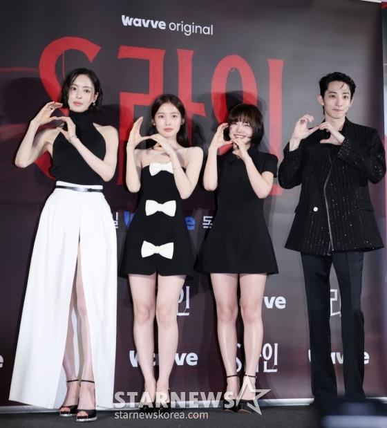 배우 이다희, 아린, 이은샘, 이수혁이 7일 오후 서울 CGV용산아이파크몰에서 진행된 웨이브 오리지널 시리즈 &#039;S라인&#039; 제작발표회에 참석해 포즈를 취하고 있다. /2025.07.07 /사진=이동훈 photoguy@